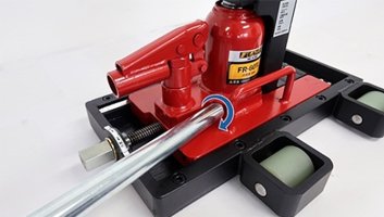 FR-100TL帶滑動臺爪式千斤頂操作教程圖二 FR-100TL帶滑動臺爪式千斤頂操作教程圖二