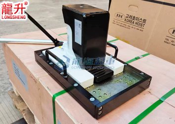 龍升帶滑臺(tái)爪式千斤頂實(shí)物圖二 龍升帶滑臺(tái)爪式千斤頂實(shí)物圖二