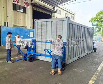 輪式集裝箱搬運(yùn)車(chē)使用案例